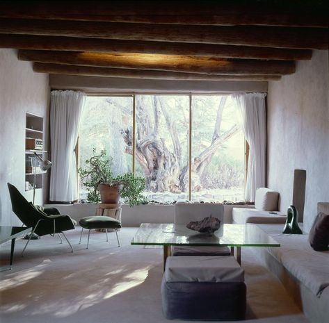 Georgia Okeefe, Georgia O Keeffe, O Keeffe, Artist House, Studio Space, Sitting Room, Home Studio, Interior Spaces, New Mexico