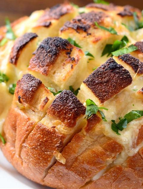 Brie Pull Apart Bread, Bread Pull Apart Recipes, Brie Recipes, Garlic Cheese, Cheesy Bread, Pull Apart Bread, Bread Bowls, Crumpets, Cheese Bread