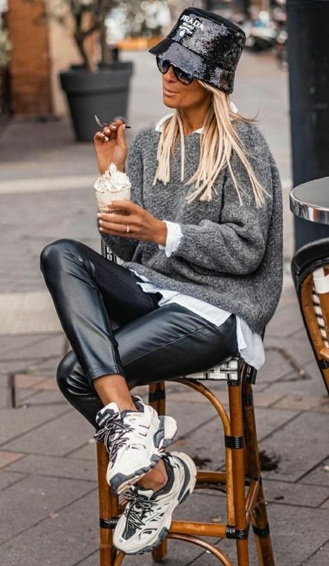 Timeless Fashion Outfit Ideas, Grunge Mama, Modest Casual Outfits, Timeless Outfits, Outfit Ideas Winter, Chic Fall Outfits, Mode Casual, Fashion Outfit Ideas, Casual Winter Outfits