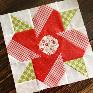 Blossom Quilt, Flower Quilt Patterns, Scrappy Quilt Patterns, Flower Quilts, Flower Quilt, Quilt Block Tutorial, Scrappy Quilt, Quilt Block Pattern, Floral Quilt