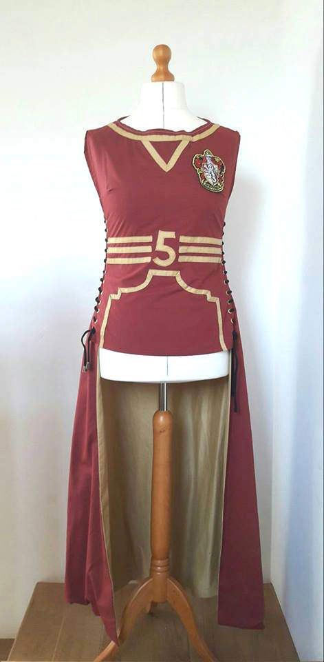 Hogwarts Quidditch Uniform, Quidditch Costume, Quidditch Uniform, Quidditch Robes, Hogwarts Quidditch, Harry Potter Props, Hogwarts Christmas, Your Cosplay, Harry Potter Cosplay