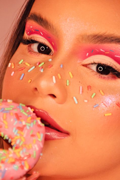 Candy Makeup Artist, Candyland Face Paint, Candy Themed Makeup Looks, Donut Face Paint, Ice Cream Makeup Looks, Donut Makeup Look, Sprinkles Costume, Candy Inspired Makeup, Candyland Makeup