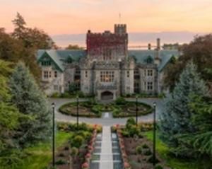 Hatley Park National Historical Site Picturesque Garden, Hatley Castle, Castle Building, Movie Locations, Victoria Canada, Castle Garden, Classic Architecture, Victoria Bc, Smallville