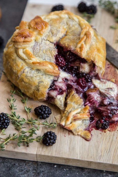 Blackberry Thyme Baked Brie En Croute Sabbat Recipes, Wiccan Recipes, Sophisticated Recipes, Brie Board, Baked Brie En Croute, Baked Brie Appetizer, Brie En Croute, Simple Appetizer, Brie Recipes