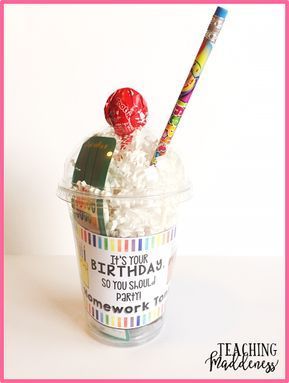 Student Birthdays Made Easy! - *Teaching Maddeness* Student Birthday Gifts, Class Birthdays, Student Birthdays, Classroom Birthday, 5th Grade Classroom, 4th Grade Classroom, School Birthday, An Education, New Classroom