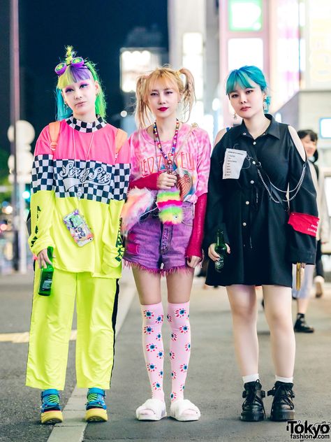 Japan Street Fashion, Outfit Ideas Colorful, Tokyo Vintage, Harajuku Street Style, Colorful Hairstyles, Japan Fashion Street, Tokyo Fashion Week, Harajuku Street, Harajuku Fashion Street