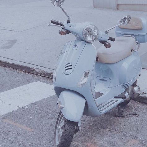 Love And Gelato, Photo Bleu, Vintage Vespa, Photo Widget, Vespa Girl, Vespa Scooter, Widget For Iphone, Baby Blue Aesthetic, Color Celeste