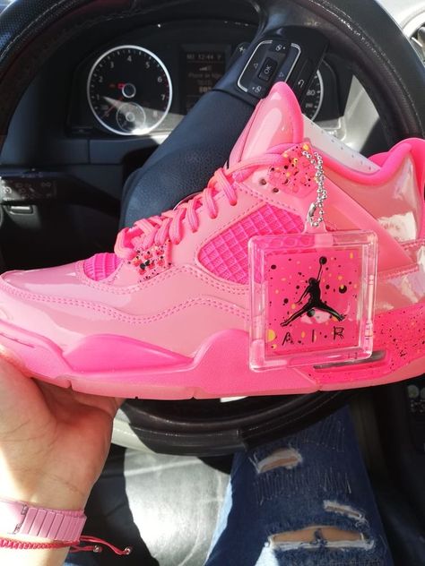 Hot Jordans, Retro 4 Jordans, Jordans Retro, Nike Shoes Women Fashion, Pink Jordans, Pretty Sneakers, Jordan Retro 4, Dr Shoes, Nike Shoes Girls