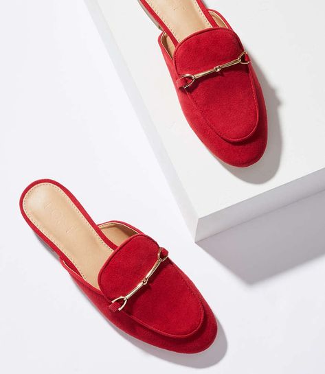 Toss Your Sandals Aside — These Are the 55 Shoes You Need For Fall Gucci Loafers Outfit, Penny Loafers Outfit, Loafer Slides, Mules Shoes Flat, Rock Boots, Loafers Outfit, Office Shoes Women, Embroidered Handbag, Classy Shoes