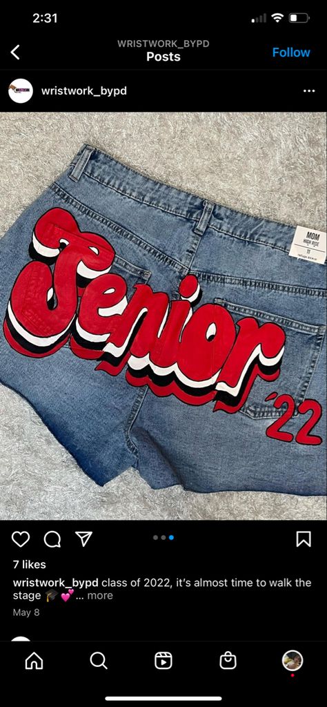 Senior Shorts Painted, Senior Head Outfits, Class Of 2024 Senior Pictures, Senior Clothes Ideas Outfits, Senior 2024 Ideas, Senior Pants Ideas Black People, Senior Jeans Black People, Senior Outfit Ideas For School, Senior Step Up Day Outfits