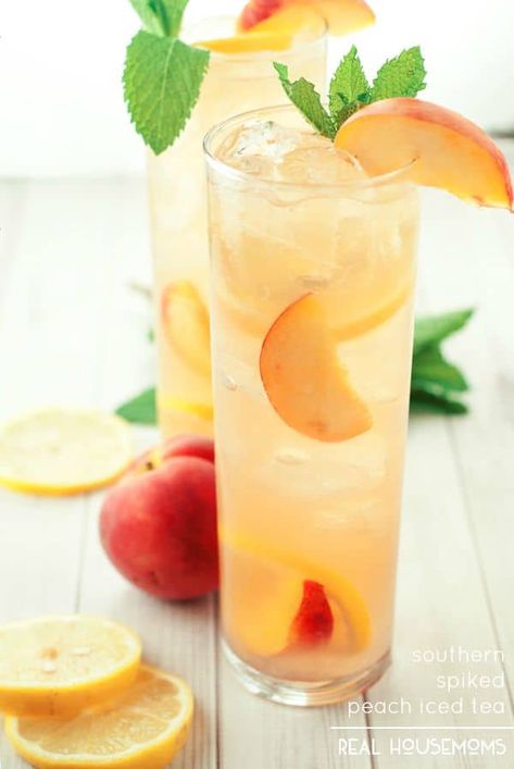 Southern Spiked Peach Iced Tea - #cocktail #iced-tea #lemon #lemonade #peach #vodka #drinks-recipes #recipes #realhousemoms Peach Iced Tea, Iced Tea Drinks, Peach Cocktail, Lemonade Cocktail, Peach Ice Tea, Tea Cocktails, Summer Cocktail Recipes, Kool Aid, Slushies