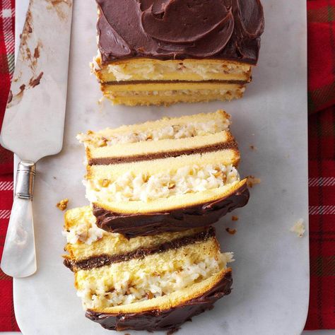 15 Minute Desserts, Sweetened Condensed Milk Recipes, Coconut Pound Cakes, Easy Easter Desserts, Condensed Milk Recipes, Store Bought Cake, Pound Cake Recipes, Classic Desserts, Almond Cakes