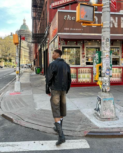 cowboy boots + jorts combo = perfection #springstyle #cowboyboots #outfitinspo #streetstyle #nycfashion Streetwear Cowboy Boots, Cowboy Boots Street Style Men, Cowboy Boots Men Outfit, Boot Outfits Men, Cowboy Boots Outfit Mens, Cowboy Boots Outfit Fall, Cowboy Boots Street Style, Motorcycle Boots Outfit, Cowboy Boots Outfit