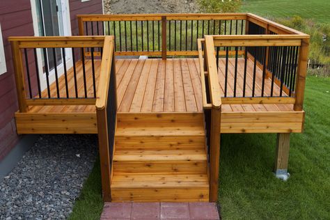 Simple, relatively inexpensive cedar deck with aluminum hybrid rails. Built by Deck And Basement Company. 10x10 Deck Decorating Ideas, Small Side Deck, Small Deck Off Back Of House, Deck Update, Backyard Simple, Wooden Deck Designs, Reling Design, Decking Outdoor, Design Per Patio