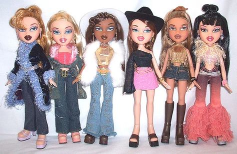 Outfits Tipo Bratz, Bratz Doll Costume, Bratz Halloween, Halloween Constumes, Bratz Movie, Disney Princess Makeup, Bratz Halloween Costume, Bratz Doll Outfits, 2000s Girl