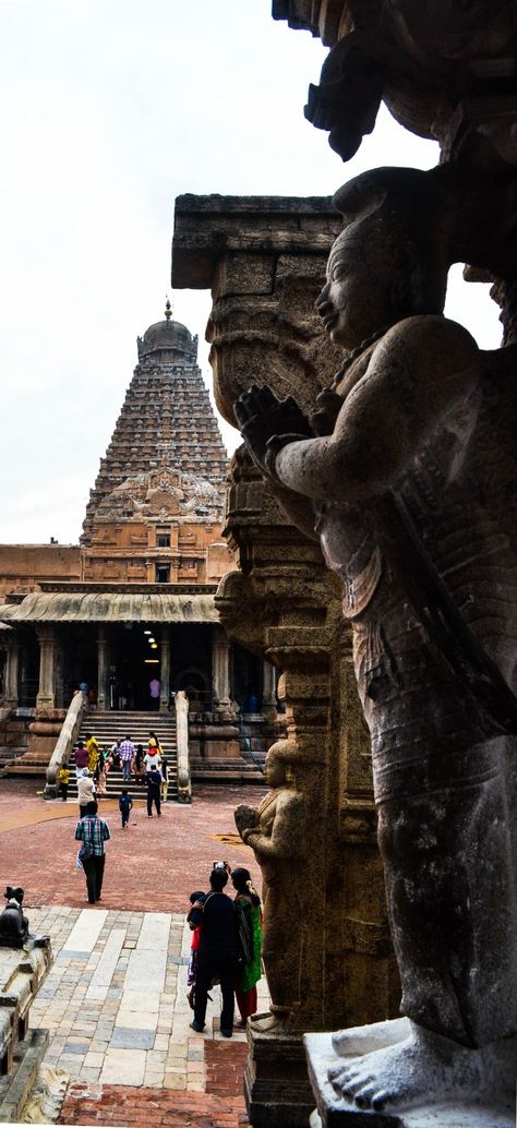 Brihadesvara Peruvudaiyar temple in Thanjavur – an architectural marvel by the dynamic Raja Raja Chola I – Moni Gāthā Thanjavur Temple Photography, Thanjai Periya Kovil, Thanjai Periya Kovil Wallpaper, Thanjavur Temple, Chola Temples, See Threw, Disney Movie Art, Hindu Temples, Broken Screen Wallpaper