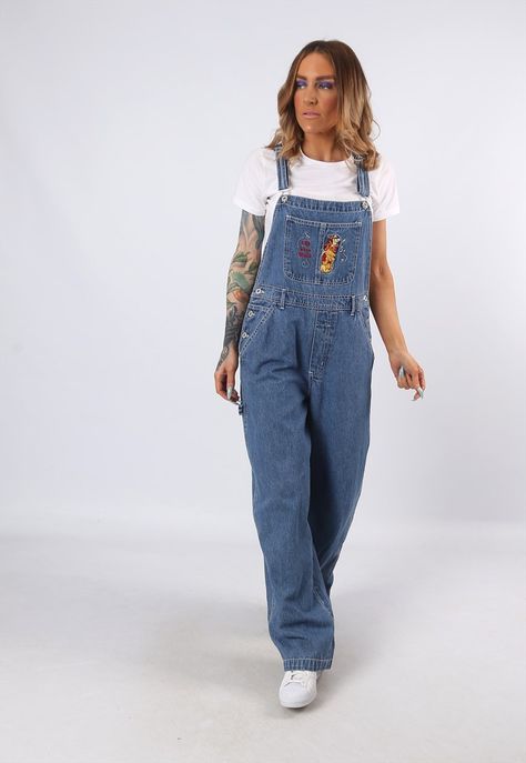 Cartoon Vintage Aesthetic, 90s Overalls Outfit, Disney Overalls, Overalls Outfit Aesthetic, Outfits Overalls, Dungarees Women, Comfy Jeans Outfit, Disney Trip Outfits, Pooh Winnie