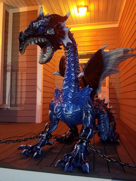 Follow along as Brooke of Cribbs Style creates a spooky Halloween front porch scene using a wind dragon and other fun items from The Home Depot. Dragon Halloween Decorations, Scary Halloween Porch, Home Depot Halloween Decorations, Ideas Halloween Decoration, Halloween Entrance, Halloween Decorations Uk, Wind Dragon, Halloween Wonderland, Porch Halloween