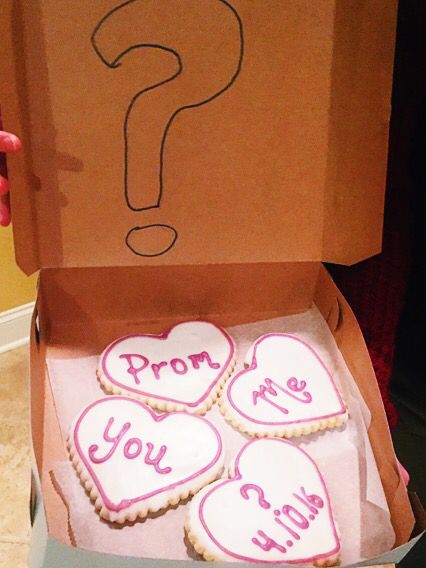 Cookie promposal! Absolutely delicious Cookie Promposal, Band Promposal, Prom Proposal Ideas, Hoco Signs, Creative Prom Proposal Ideas, Homecoming Poster, Dance Proposals, Promposal Ideas, Prom Proposals