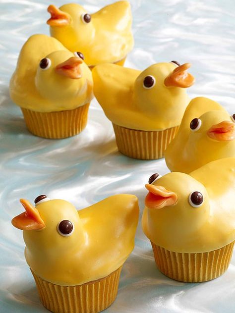 Duck Cupcakes courtesy of What’s New Cupcake? Easy Kids Birthday Cakes, Easter Cupcake Recipes, Duck Cupcakes, Fruit Chews, Duck Birthday, Cupcake Birthday Cake, Creative Cupcakes, Cupcake Art, Beautiful Cupcakes