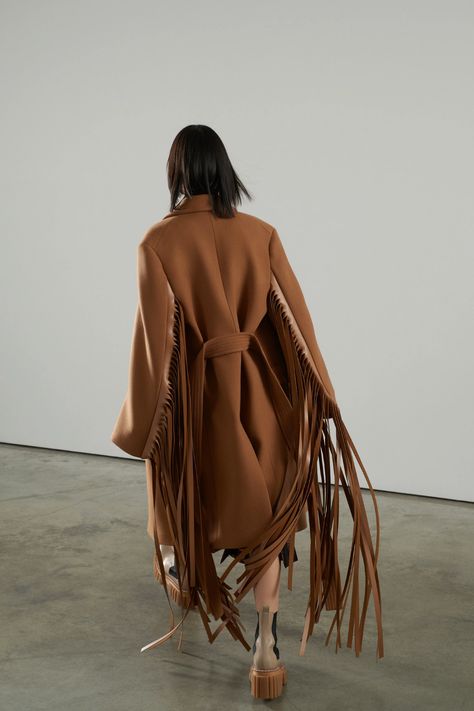 Stella McCartney Pre-Fall 2020 Collection - Vogue Fringe Coat, Pre Fall Fashion, Moda Paris, Balloon Sleeve Dress, Tennis Fashion, Art House, Stylish Clothes, Big Fashion, Fall Fashion Trends