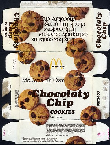 McDonald's - Chocolaty Chip Cookie box - 1981 by JasonLiebig, via Flickr Cookies Box, Cookie Boxes, Barbie Printables, Barbie Food, Paper Toys Template, Dollhouse Printables, Miniature Printables, Doll Food, 카드 디자인