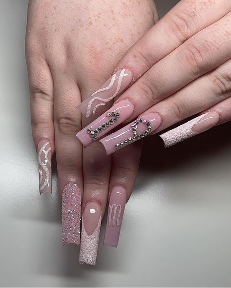 Saggitarius Birthday Nail Ideas, Birthday Nails 19 Year Old, 19th Birthday Nails Ideas, 18th Birthday Nails Acrylic, 19 Birthday Nails, 18th Bday Nails, 19th Birthday Nails, 18th Birthday Nails Ideas, 18th Birthday Nails