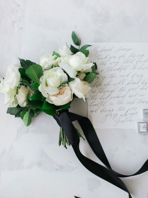 Trailing Bouquet, Small Bridesmaid Bouquets, Bridal Photo Shoot, White Rose Wedding, Small Bridal Parties, Vintage Bridal Bouquet, White Rose Wedding Bouquet, Bridesmaid Bouquet White, Black Bouquet