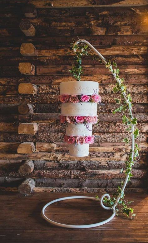 7 Upside down wedding cakes,Hanging Chandelier cake Suspended Wedding Cake, Bridal Cake Topper, Hanging Cake, Chandelier Cake, Traditional Wedding Cakes, Wedding Cake Pictures, Tiered Cake, Engagement Cakes, Wedding Cake Stands