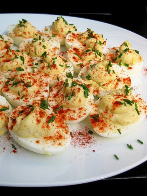 Smoky Deviled Eggs Angel Eggs, Summer Party Appetizers, Yummy Appetizers Parties, Devilled Eggs, Party Appetizers Easy, Eggs Recipe, Roasted Red Pepper, Party Appetizer, Game Day Food