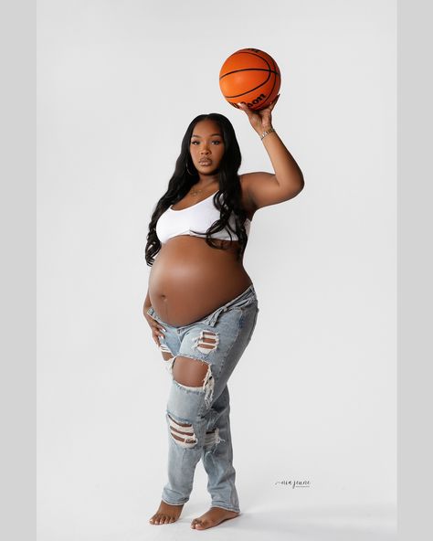 💜&🏀 • • #maternity #maternityshoot #explore #sacramentophotographer #photographer #maternityphotography Football Theme Maternity Shoot, Basketball Maternity Pictures, Football Maternity Photoshoot, Boy Maternity Shoot Black Women, Maternity Photography Black Couples, Maternity Shoot Black Women, Cute Pregnancy Photos, Mother Daughter Photoshoot, Daughter Photoshoot