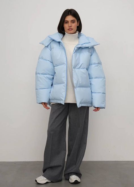 Light Blue Jacket Outfit, Korea Fits, Light Blue Jacket, Look Winter, Fashion Outfits Casual, Winter Fashion Outfits Casual, Shade Of Blue, Cozy Outfit, Cool Fashion