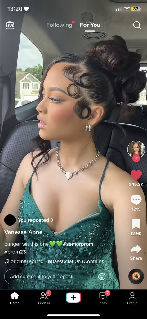 Prom Hairstyles For Long Hair Latina, Cute Hairstyles For Gala, Prom Hair Latina, Curly Prom Hairstyles Updo, Formal Hairstyles For Black Women Prom, Baddie Hairstyles Prom, Baddie Hairstyles For Prom, Prom Hair Black Women Braids, Prom Hairstyles Latina