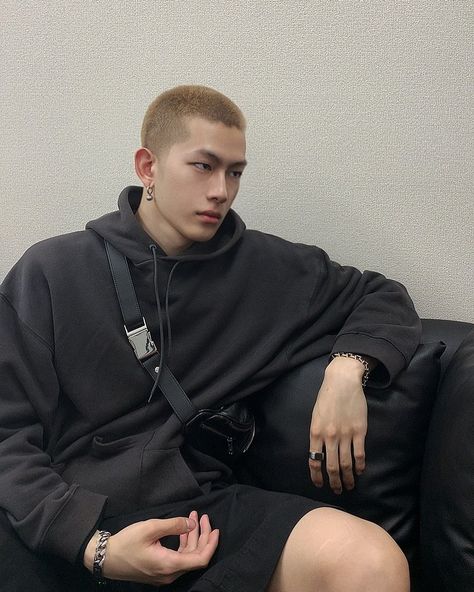 Instagram post by @zelzelzelzel • Jun 11, 2019 at 8:12am UTC Buzz Cut For Men, Buzz Cut, Aesthetic Guys, Korean Men, Asian Boys, Pretty Men, Asian Men, Haircuts For Men, Pretty Face