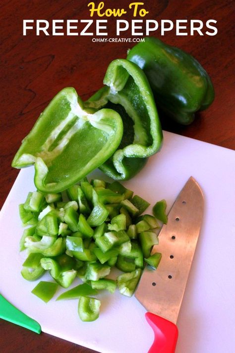 Freezing Green Peppers How To, Freezing Green Peppers From Garden, How To Preserve Green Bell Peppers, How To Can Green Peppers, Can You Freeze Green Peppers, How To Use Up Green Peppers, Preserving Green Bell Peppers, How To Freeze Bell Peppers Green, Ideas For Green Peppers