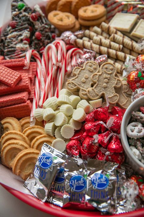 Christmas Dessert Board Dessert Board Ideas, Holiday Dessert Board, Christmas Dessert Board, Christmas Dessert Platter, Christmas Dessert Tray, Dessert Board, Christmas Platter, Dessert Platter, Christmas Cookie Exchange