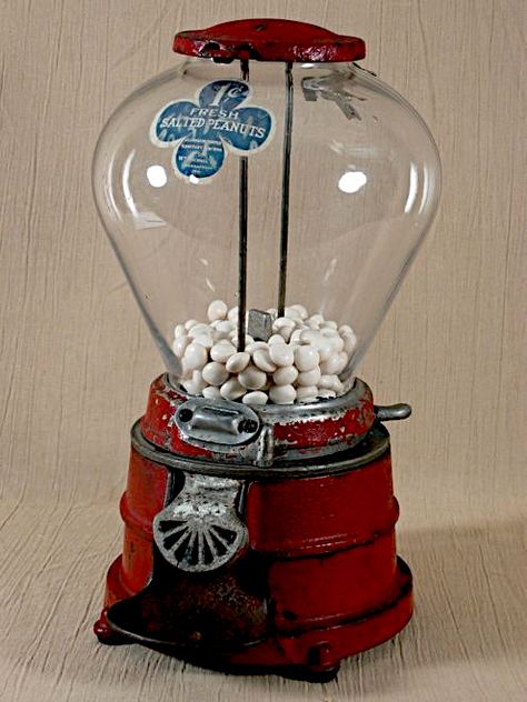 Vintage Gumball Machine, Free Mail Order Catalogs, Vintage Gadgets, Gum Machine, Bubble Gum Machine, Gumball Machines, Peanut Candy, American Pickers, Cracker Jacks