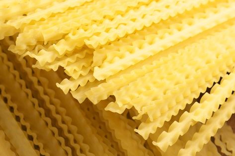 Mafaldine, also known as mafalda or reginette (meaning little queens) are long wide flat pasta ribbons, like pappardelle, with scalloped or ruffled edges. Italian Pasta Noodles, Mafalda Pasta, Tube Pasta, Ribbon Pasta, Curled Edges, Pasta Types, Twisted Ribbons, Italian Pasta Dishes, Pecorino Cheese