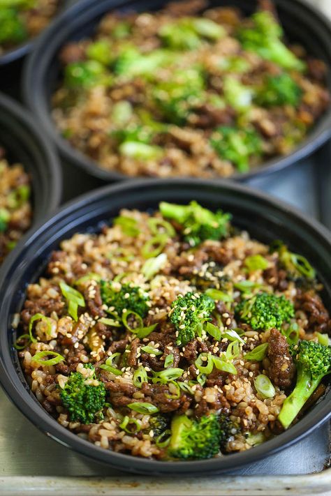 Quick Beef and Broccoli Meal Prep - Everyone's favorite dish made even easier using ground beef! Comes together in 15 min, prepped for the entire week!!! Beef And Broccoli Meal Prep, Meal Prep Ground Beef, Broccoli Meal Prep, Broccoli Meal, Beef And Broccoli Recipe, Ground Beef And Broccoli, Beef And Broccoli, Salad Meal Prep, Broccoli Recipe