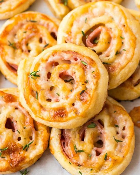 Super Easy Appetizers, Ham And Cheese Pinwheels, Christmas Appetizers Easy, Cheese Pinwheels, No Cook Appetizers, Superbowl Appetizers, Pinwheel Recipes, Appetizer Dishes, Delicious Appetizer Recipes