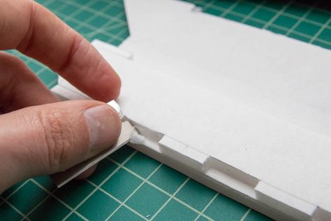 making a box out of foam core Foam Core Board Projects, Foam Board Diy, Foam Board Projects, Dollhouse Furniture Tutorials, Foam Insulation Board, Doll Furniture Patterns, Model Houses, Barbie Things, Room Box Miniatures