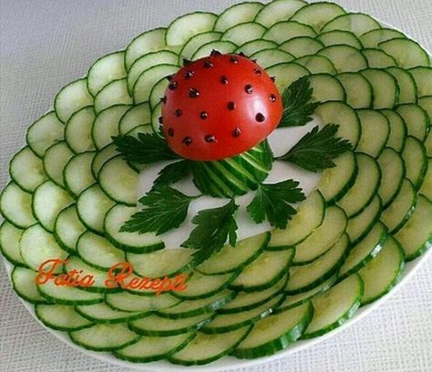 Salad Decoration Ideas For Competition, Beautiful Vegetables, Salad Decoration Ideas, Salad Decoration, Food Garnish, Fruit Platter Designs, Decorações Com Comidas, Easy Food Art, Fruit Carving