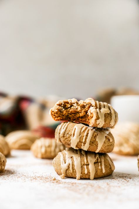 Pumpkin Spice Latte Cookies Pumpkin Latte Cookies, Levain Pumpkin Cookie, Pumpkin Levain Cookies, Pumpkin Spice Biscotti, Pumpkin Chai Cookies, Pumpkin Spice Latte Cookies, Bee Recipes, Levain Cookie Recipe, Pumpkin Pie Latte