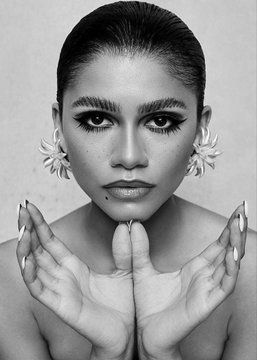 CLEVER&CHIC (@CleverChic) / Twitter White Editorial, Essence Magazine, Zendaya Coleman, Photoshoot Themes, Beauty Shoot, Model Face, Beauty Editorial, Harper's Bazaar, Fav Celebs