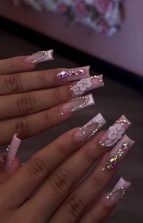 Quince Nail Inspo Pink, Nail Jems Ideas, Medium Nail Sets Acrylic, Acrylic Nails Ideas Extra, Pink Acrylic Nails Rhinestones, Iridescent Rhinestone Nails, Beige Quince Nails, Plain Acrylic Nails With Gems, Summer Latina Nails