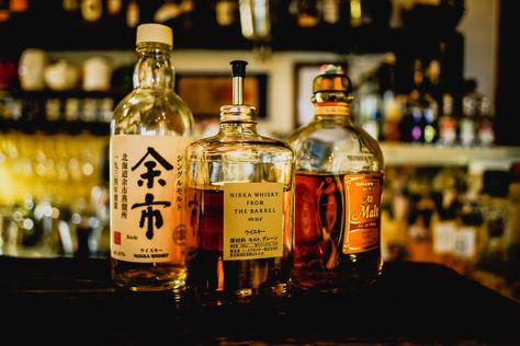 With Japanese whisky ever increasing in popularity, we take a look at the history behind this high-demand dram: Whiskey Sayings, Best Whiskey Cocktails, Whiskey Decor, Whiskey Cocktails Easy, Whiskey Chicken, Japanese Whiskey, Whiskey Wedding, Whiskey Quotes, Whiskey Old Fashioned