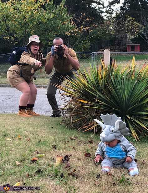 Family Dinasour Costumes, Mom Dad And Baby Costumes, Halloween Costume Ideas Family Of 3, Mom Dad And Baby Halloween Costumes, Triceratops Head, Family Themed Halloween Costumes, Halloween Family Costumes, Family Costume Ideas, Newborn Halloween Costumes