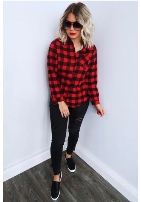 Red Flannel Black And Red Flannel Outfit, Red And Black Flannel Outfit, Red Flannel Shirt Outfit, Red Plaid Shirt Outfit, Fall Outfits Leggings, Red Flannel Outfit, Ootd Red, Flannel Shirt Outfit, Outfits Leggings