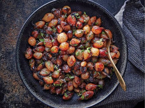 Balsamic-Glazed Pearl Onions Pearl Onion Recipe, Holiday Plate, Pearl Onions, Thanksgiving Dinner Table, Heart Healthy Diet, Onion Recipes, Balsamic Glaze, Cooking Light, Veggie Sides