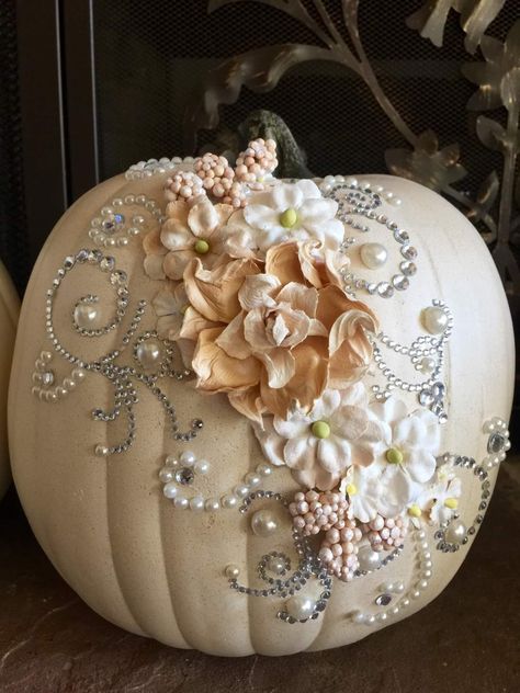 Glam Pumpkin Decor, Victorian Pumpkin Ideas, Bejeweled Pumpkins Diy, Pumpkin With Pearls, Classy Pumpkin Decorating, Decorated Foam Pumpkins, Fancy Pumpkins Decorating, White Pumpkin Designs, Embellished Pumpkins